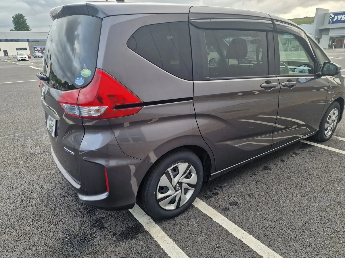 Honda Freed 2017 1.5L  Hybrid 6 seats. GRAY - Image 4