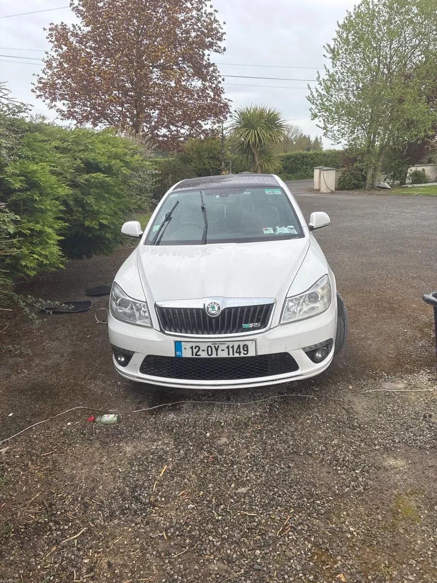 Rare 2012 white skoda Octavia VRs with black roof - Image 2