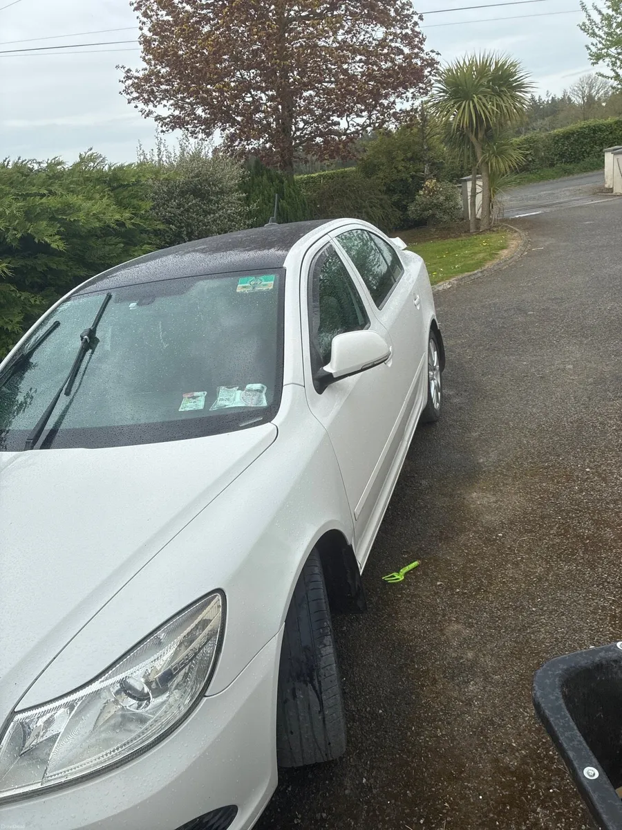 Rare 2012 white skoda Octavia VRs with black roof - Image 3