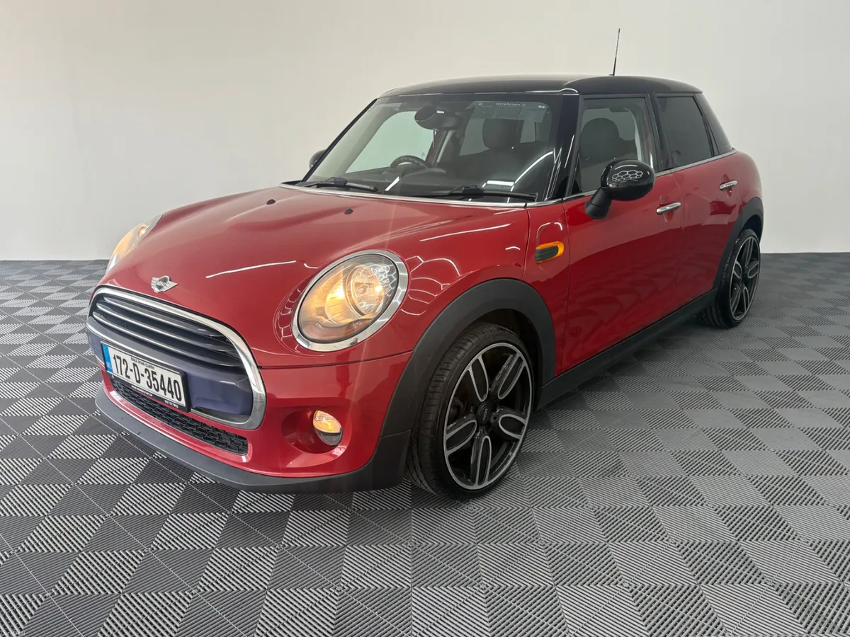 Mini Cooper Black Edition 1.5 P  2017 - Image 4