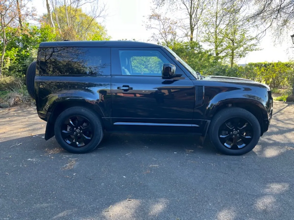 Land Rover Defender 90 D250 X-Dynamic SE 3 Door - Image 3