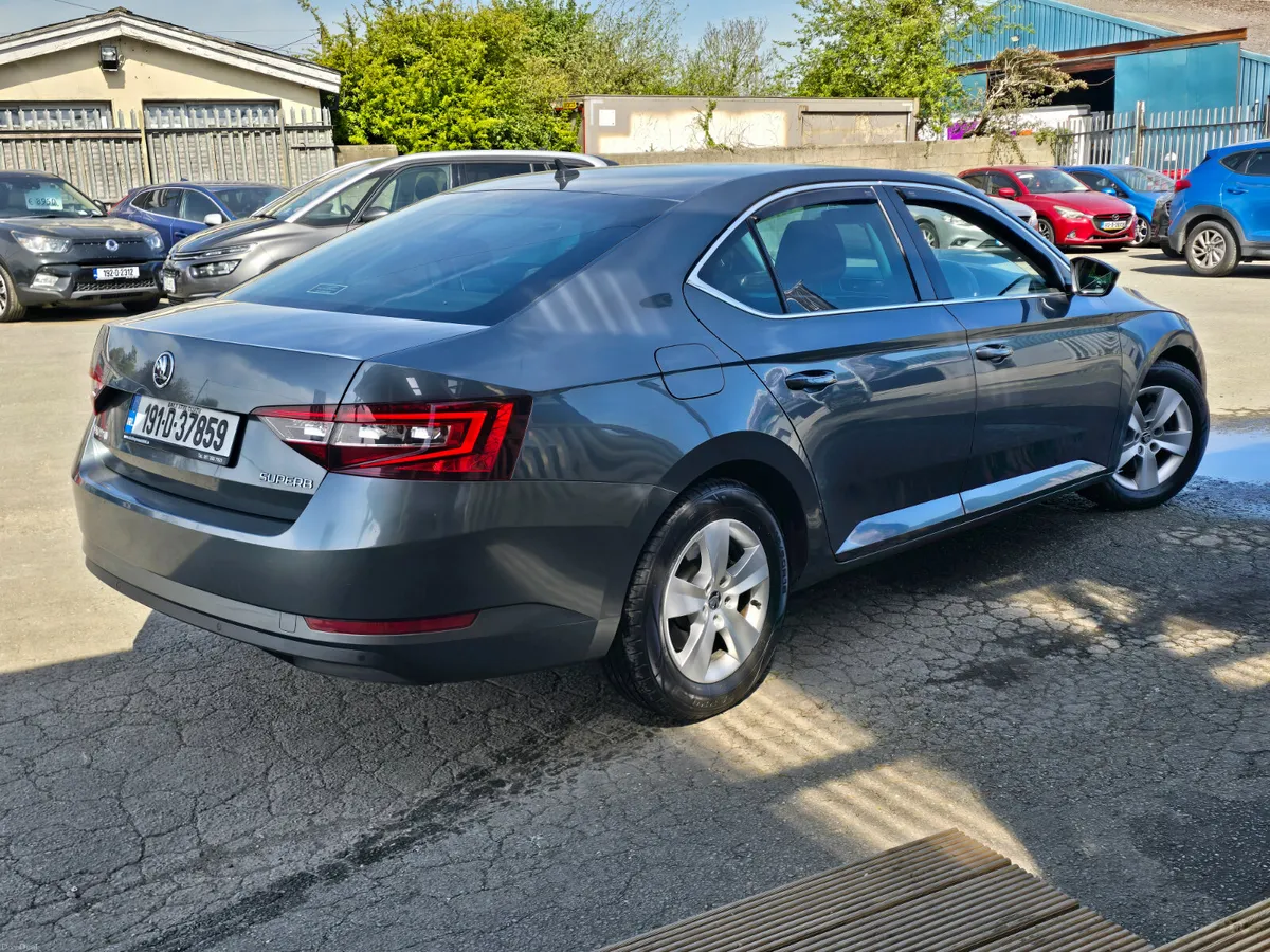 191 SKODA SUPERB *2.0Tdi*AUTOMATIC* - Image 3