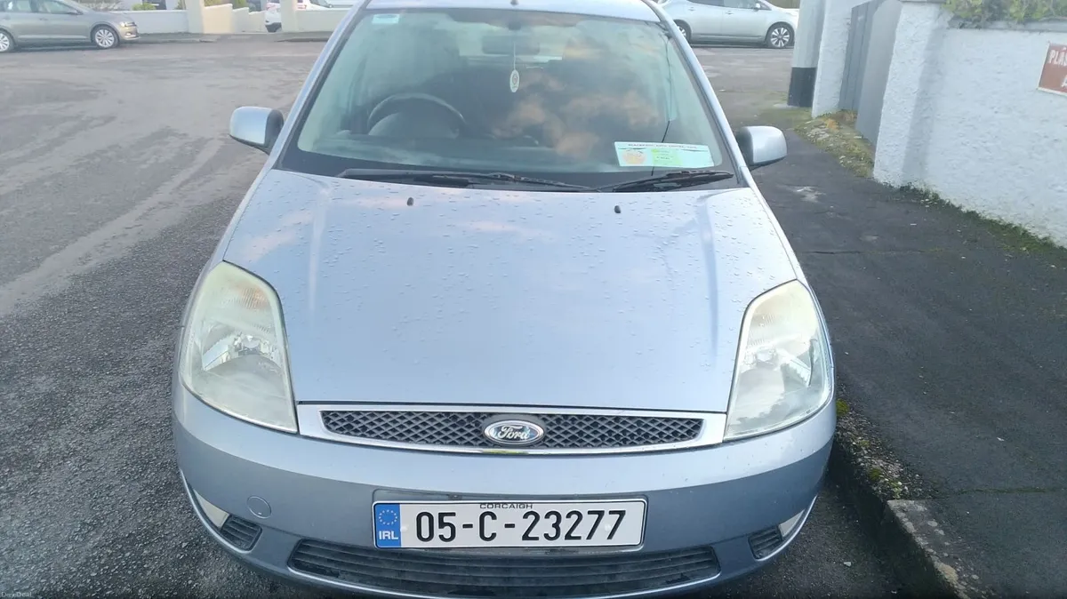 Ford Fiesta Zetec 2005 with sunroof - Image 2