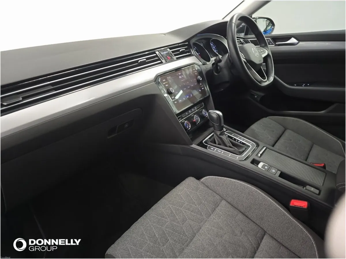 Volkswagen Passat Diesel Estate SE Nav - Image 2