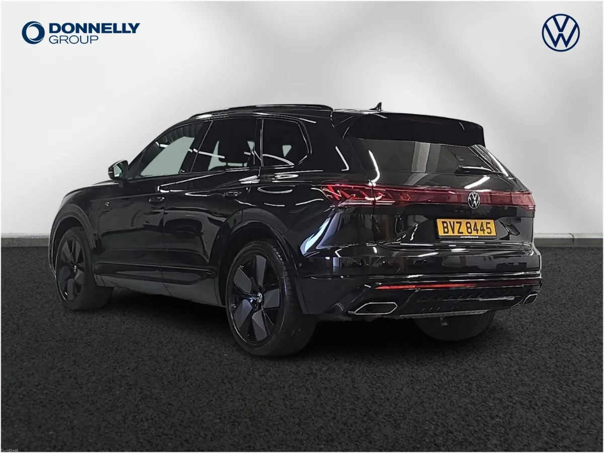 Volkswagen Touareg Diesel Estate Black Edition - Image 3