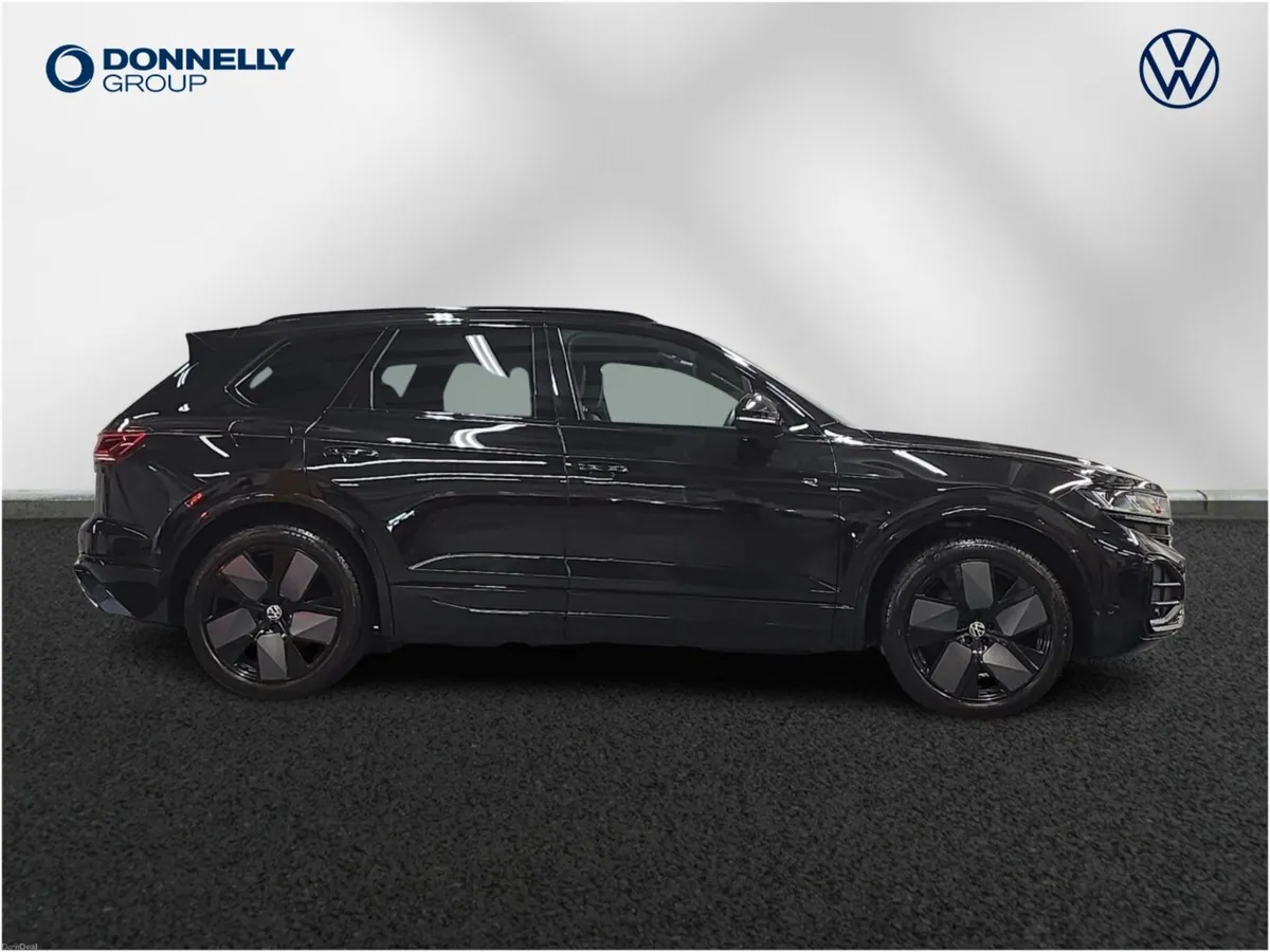 Volkswagen Touareg Diesel Estate Black Edition - Image 4