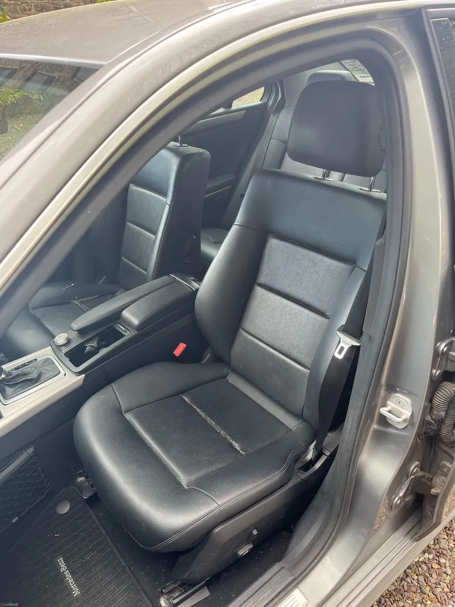 Mercedes-Benz E-Class 2011 - Image 3