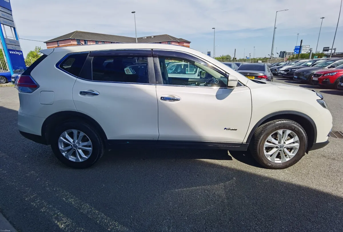 NISSAN X-TRAIL 2.0 4X4 AUTOMATIC PETROL HYBRID - Image 4