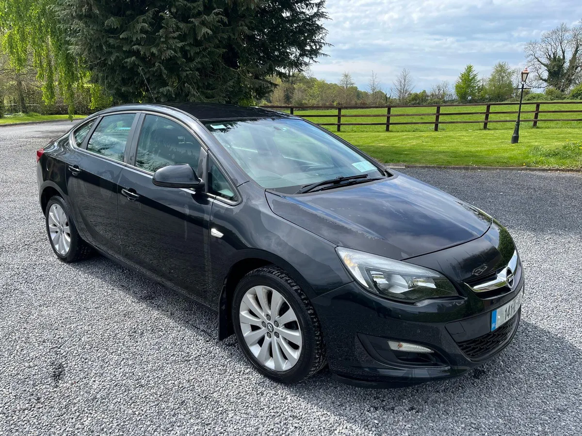 Opel Astra 2014 trade sale - Image 1