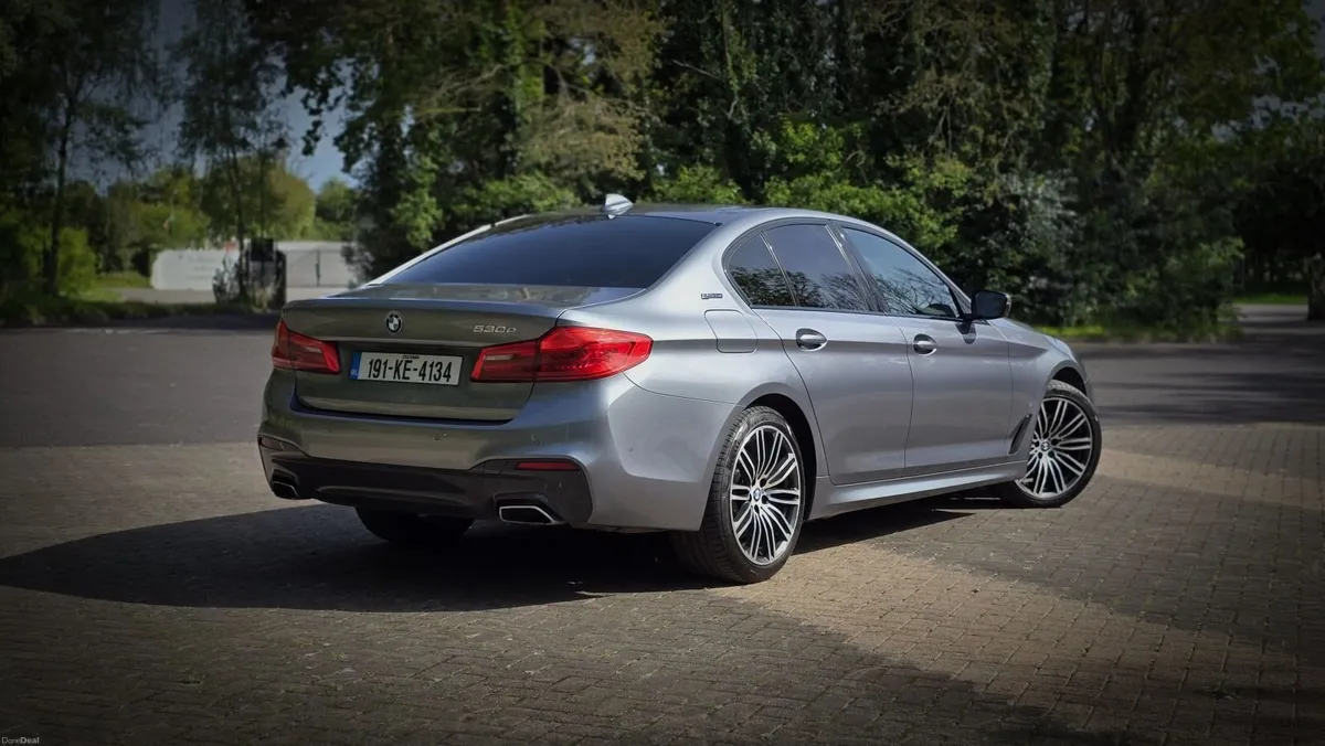 BMW 5-Series - Image 2
