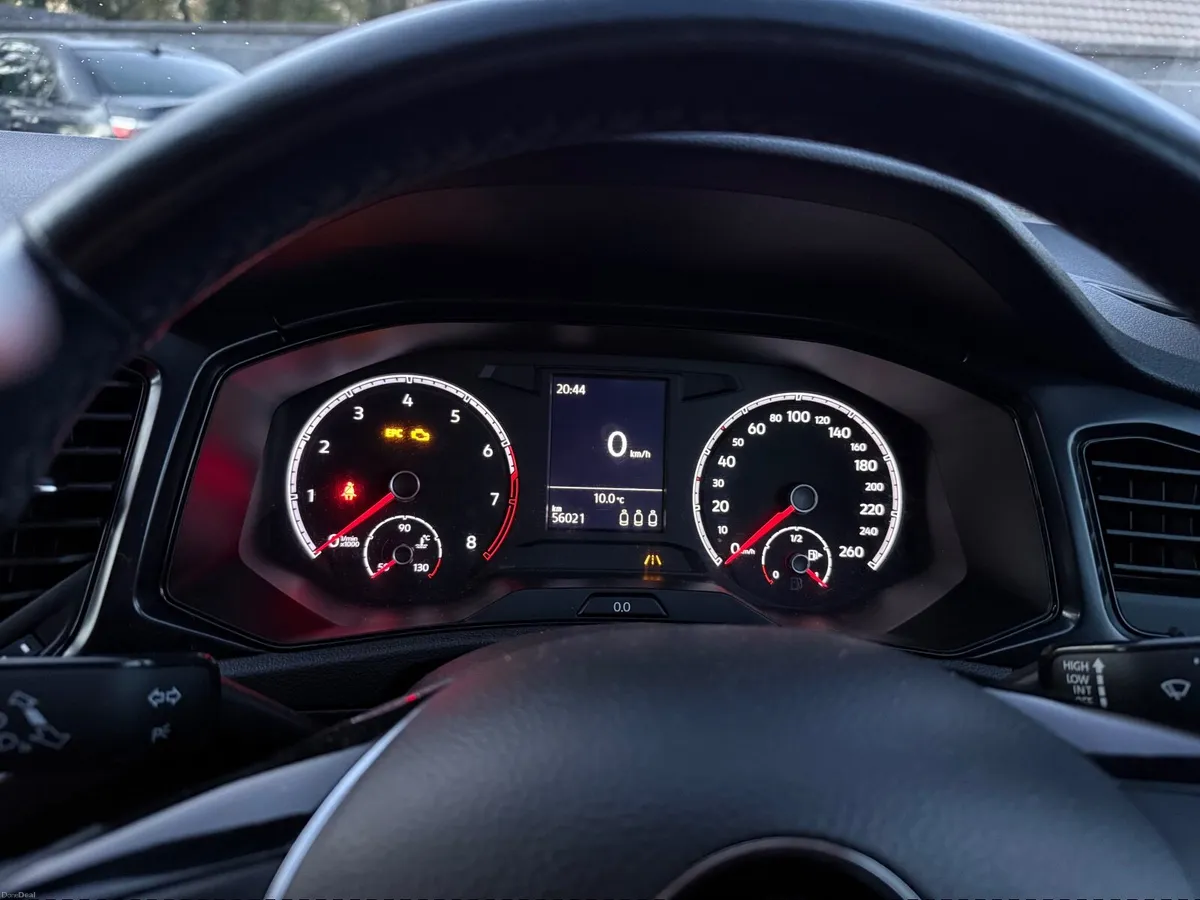 Volkswagen T-Roc 2018 - Image 2