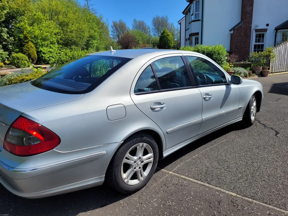 Mercedes-Benz E-Class 2007 - Image 4