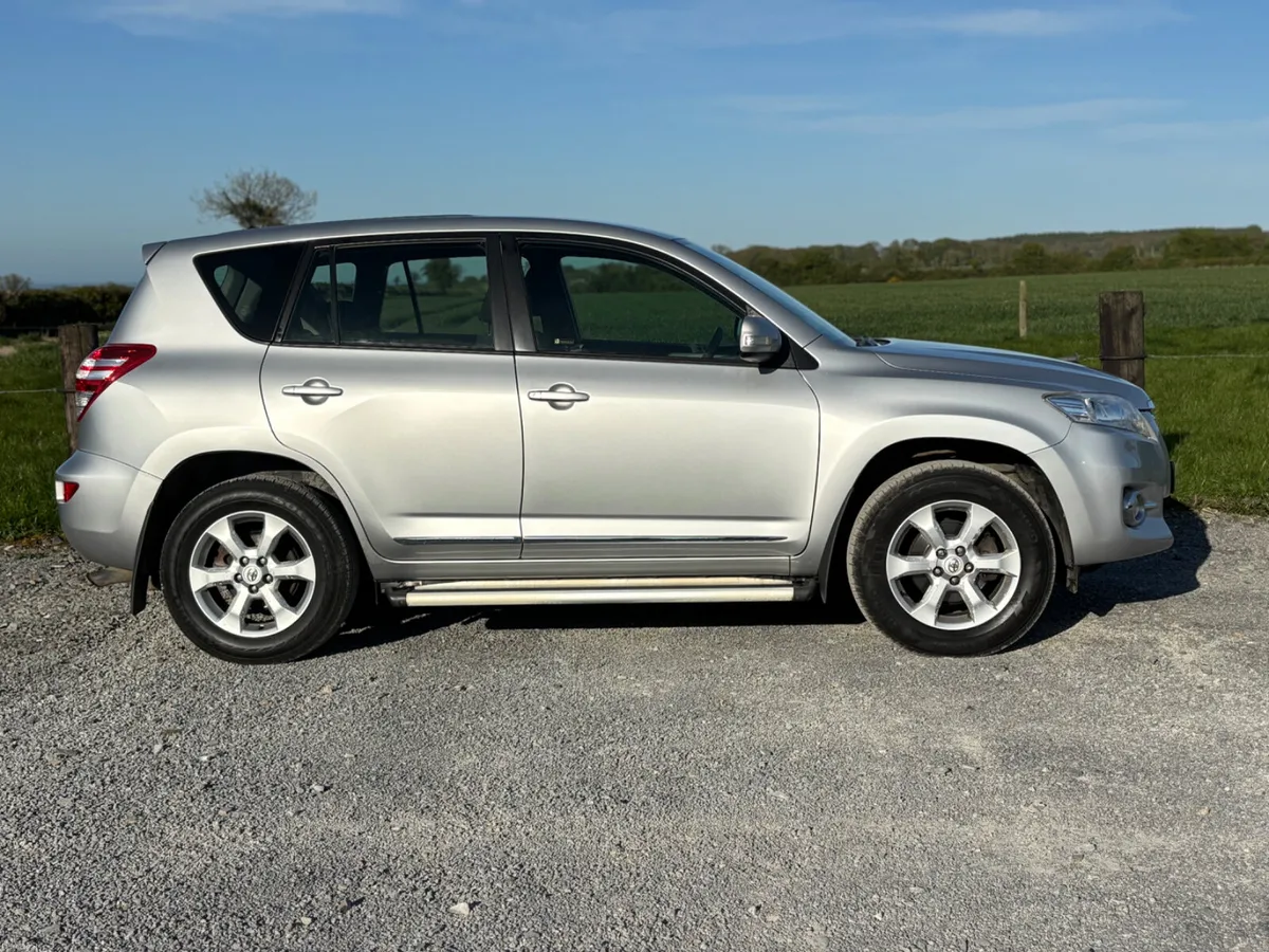 • 2010 Toyota RAV4 2.0 D-4D 4x4 - 1 Owner - Image 2