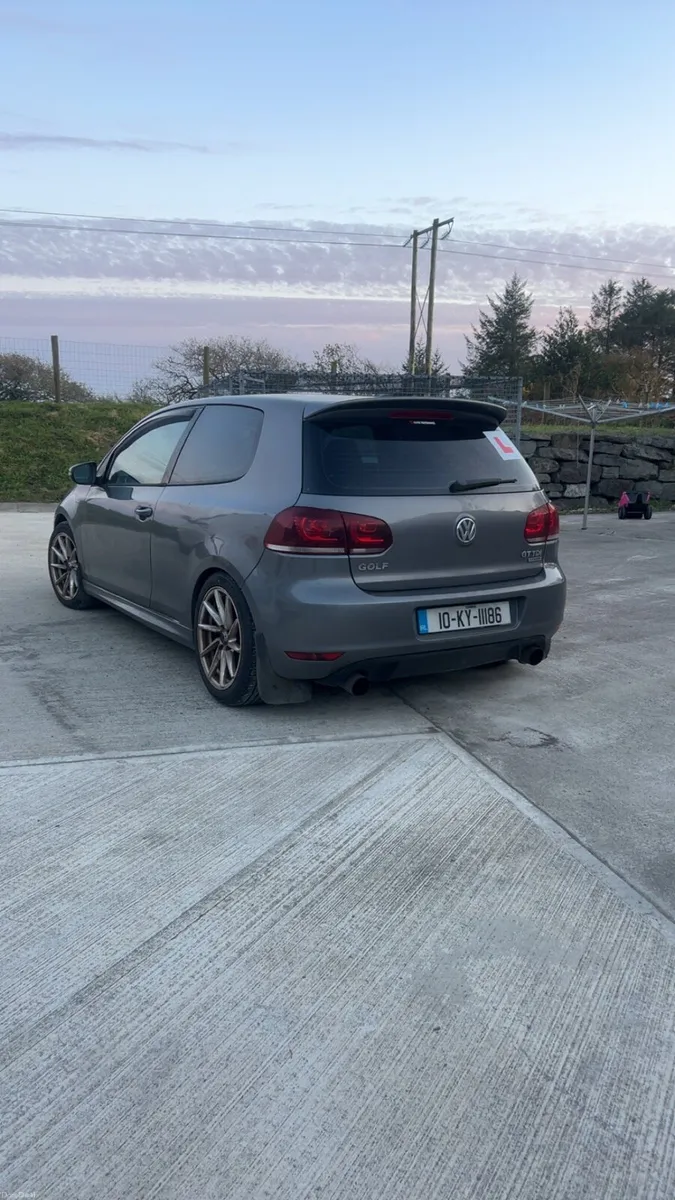 Volkswagen golf - Image 2