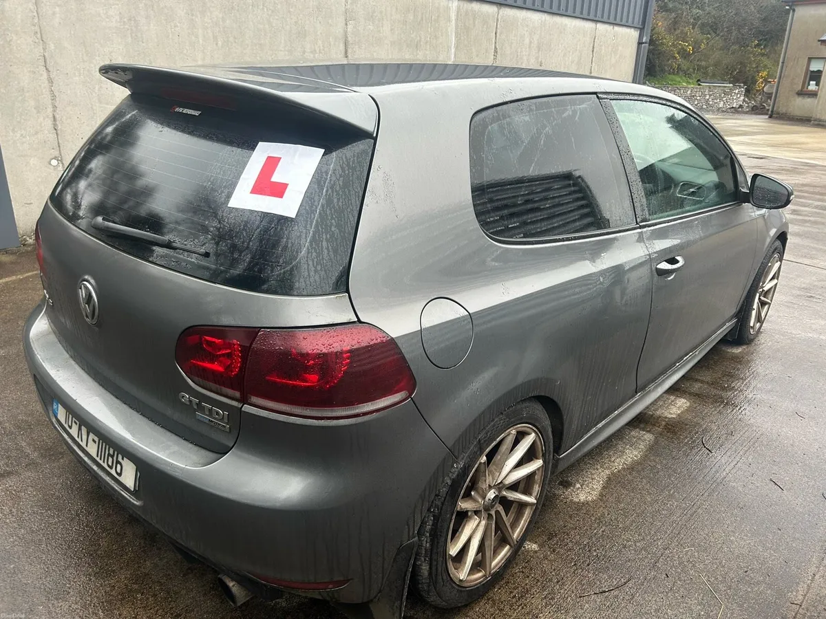 Volkswagen golf - Image 4