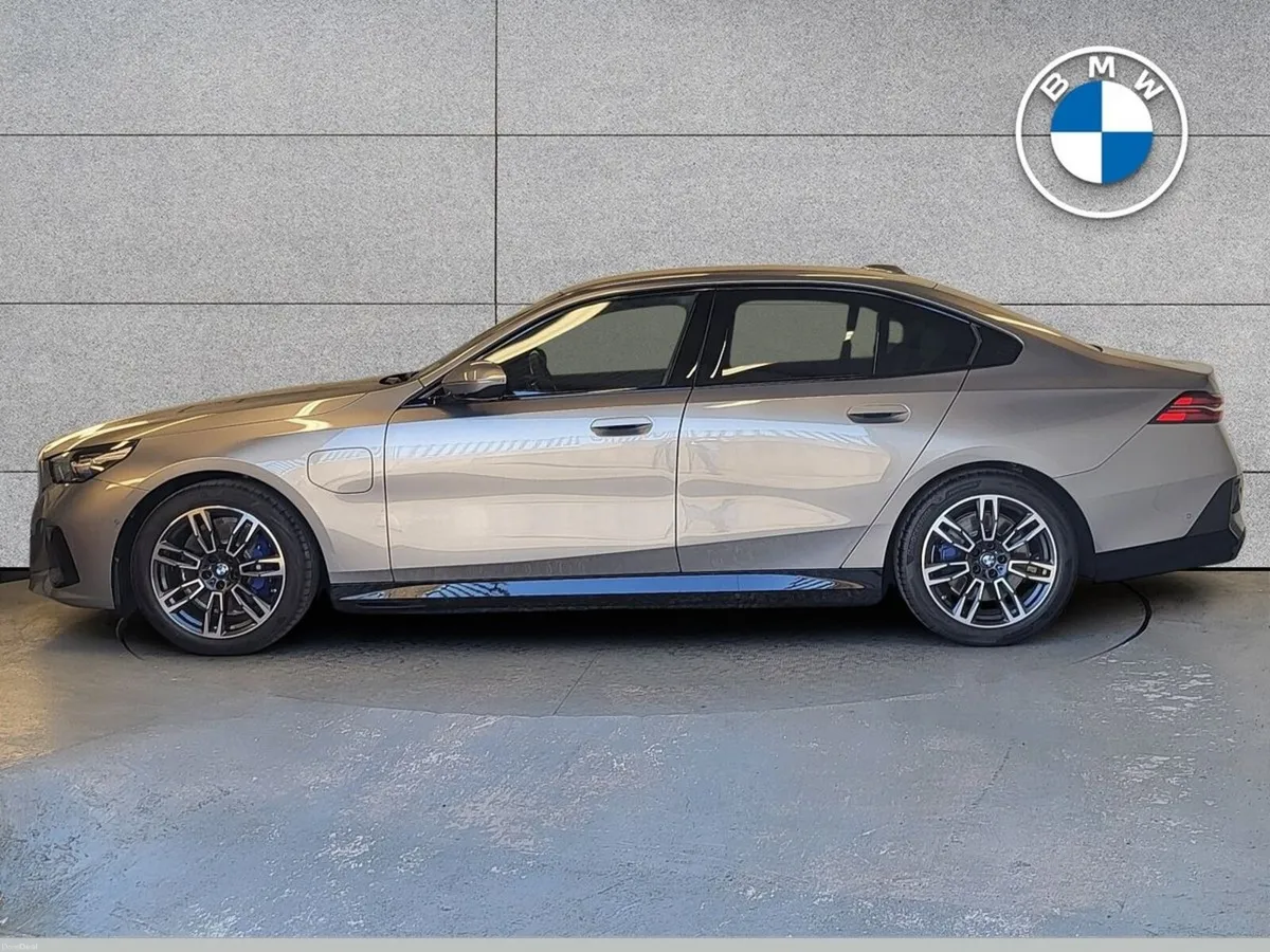BMW 5-Series 530e M Sport Saloon - Image 4
