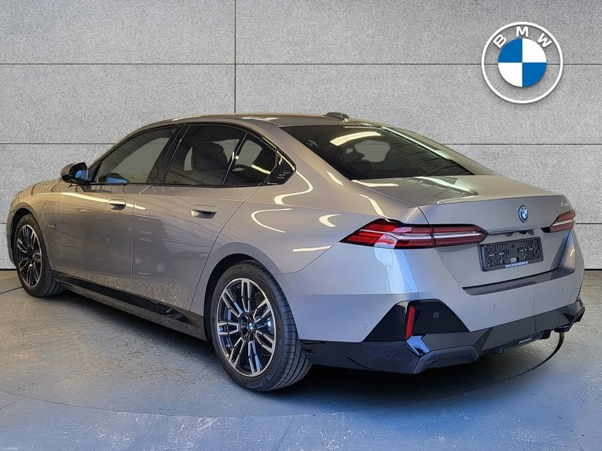 BMW 5-Series 530e M Sport Saloon - Image 3