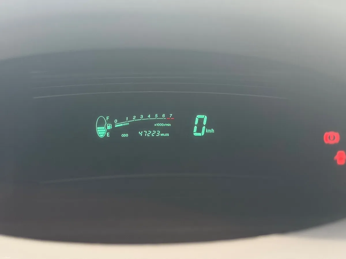 Toyota Yaris 2002 - Image 3