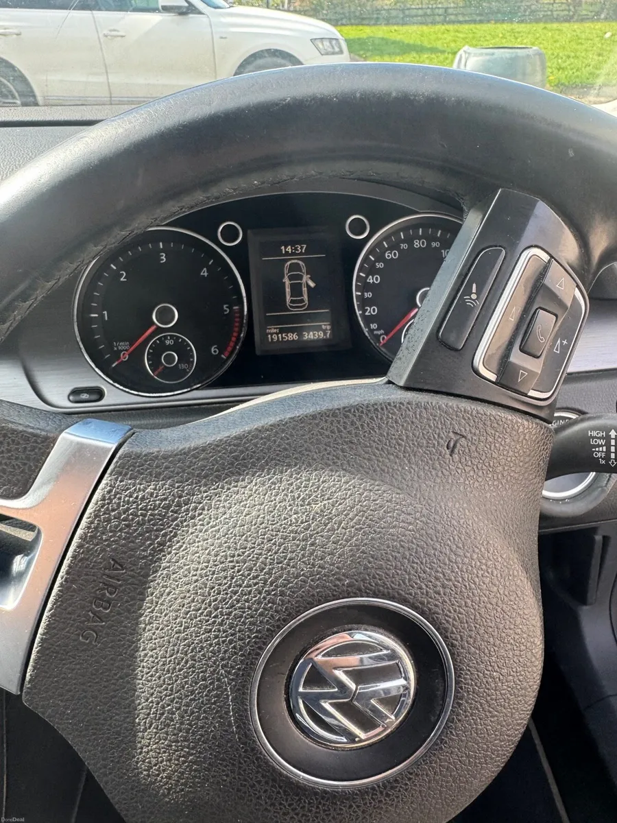 Volkswagen Passat - Image 2