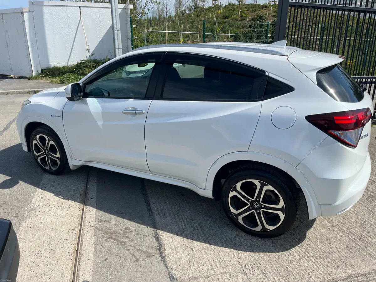 HONDA VEZEL 2015, 1.5 HYBRID AUTO LOW KMS - Image 4