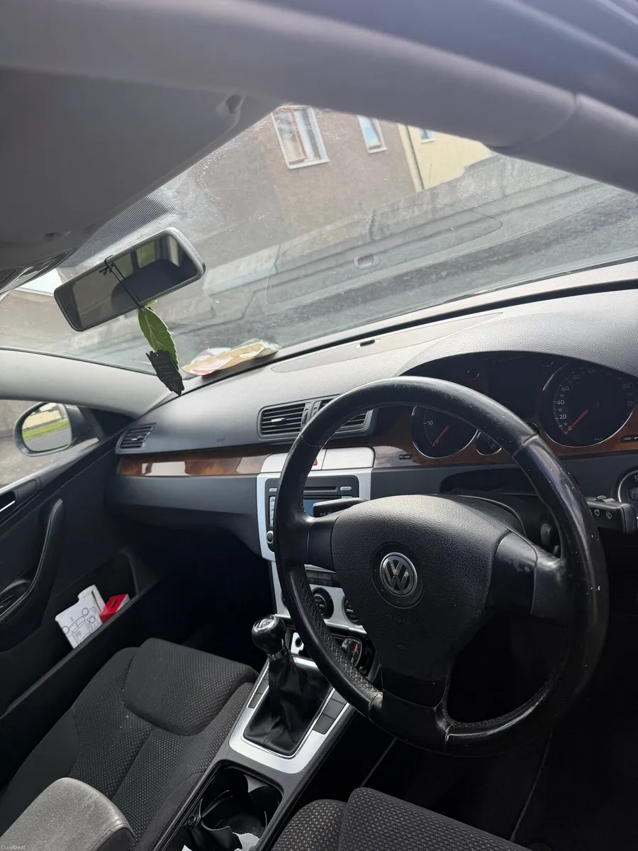 Volkswagen Passat - Image 1