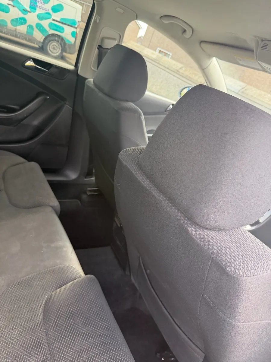 Volkswagen Passat - Image 3
