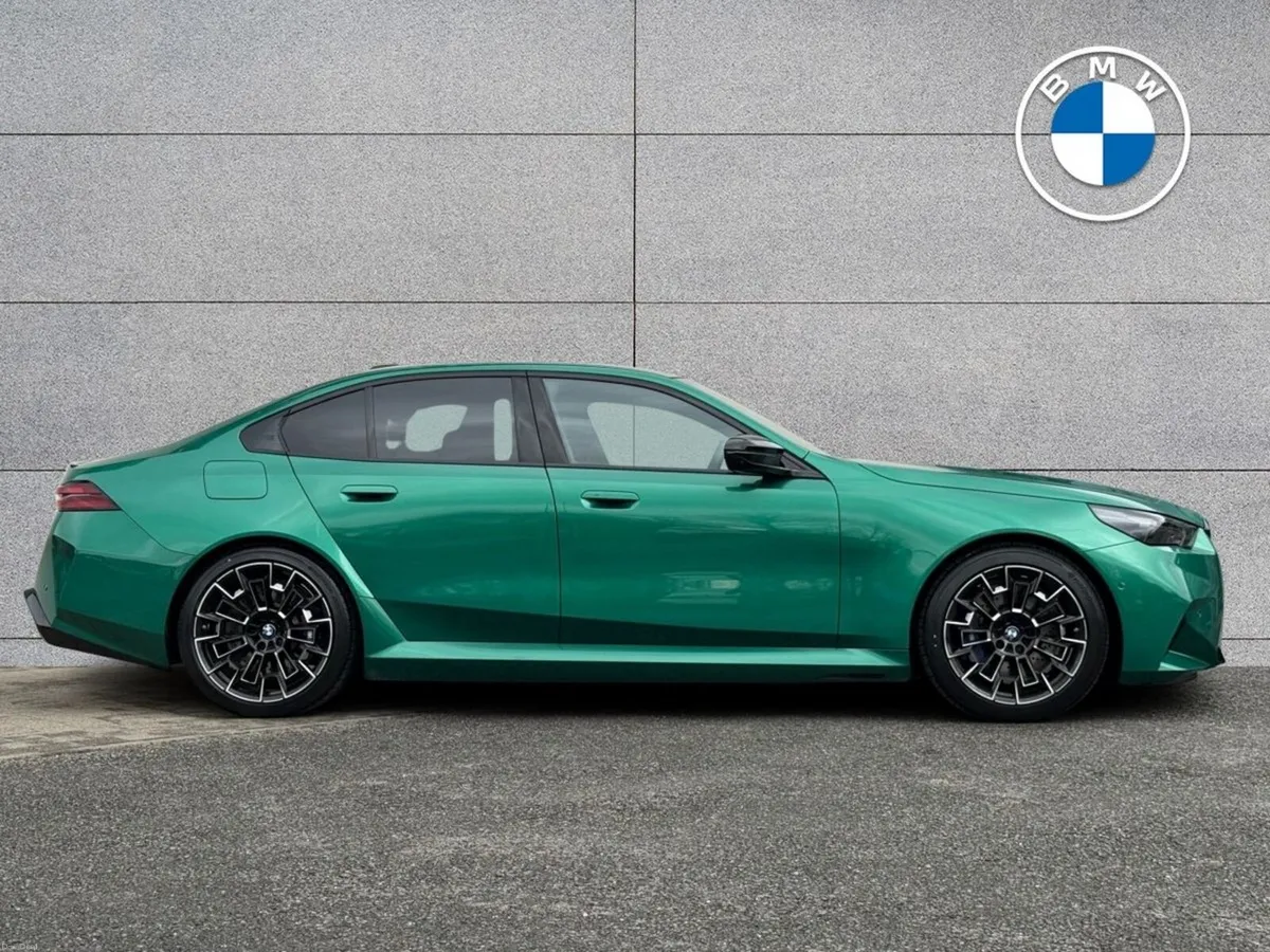 BMW M5 Saloon - Image 4