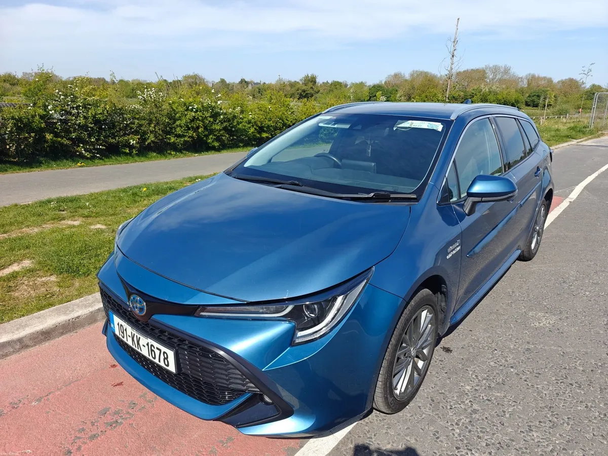 2019 Toyota Corolla Hybrid Touring Sport - Image 3