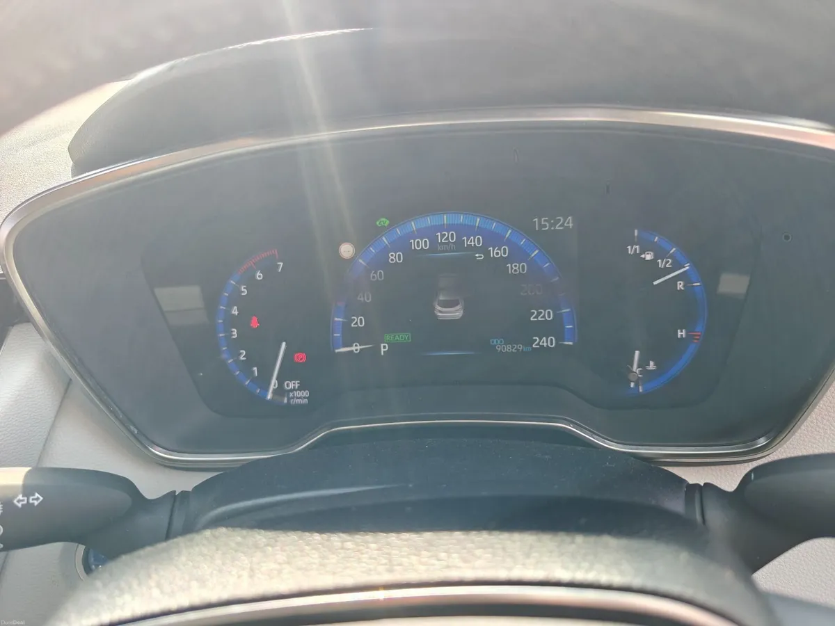 2019 Toyota Corolla Hybrid Touring Sport - Image 3