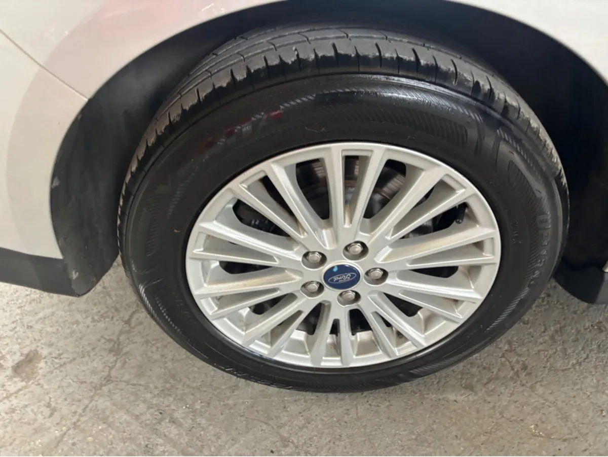 Ford S-Max 2.0 TDCI ZETEC 120PS 5DR 7 Seater - Image 2