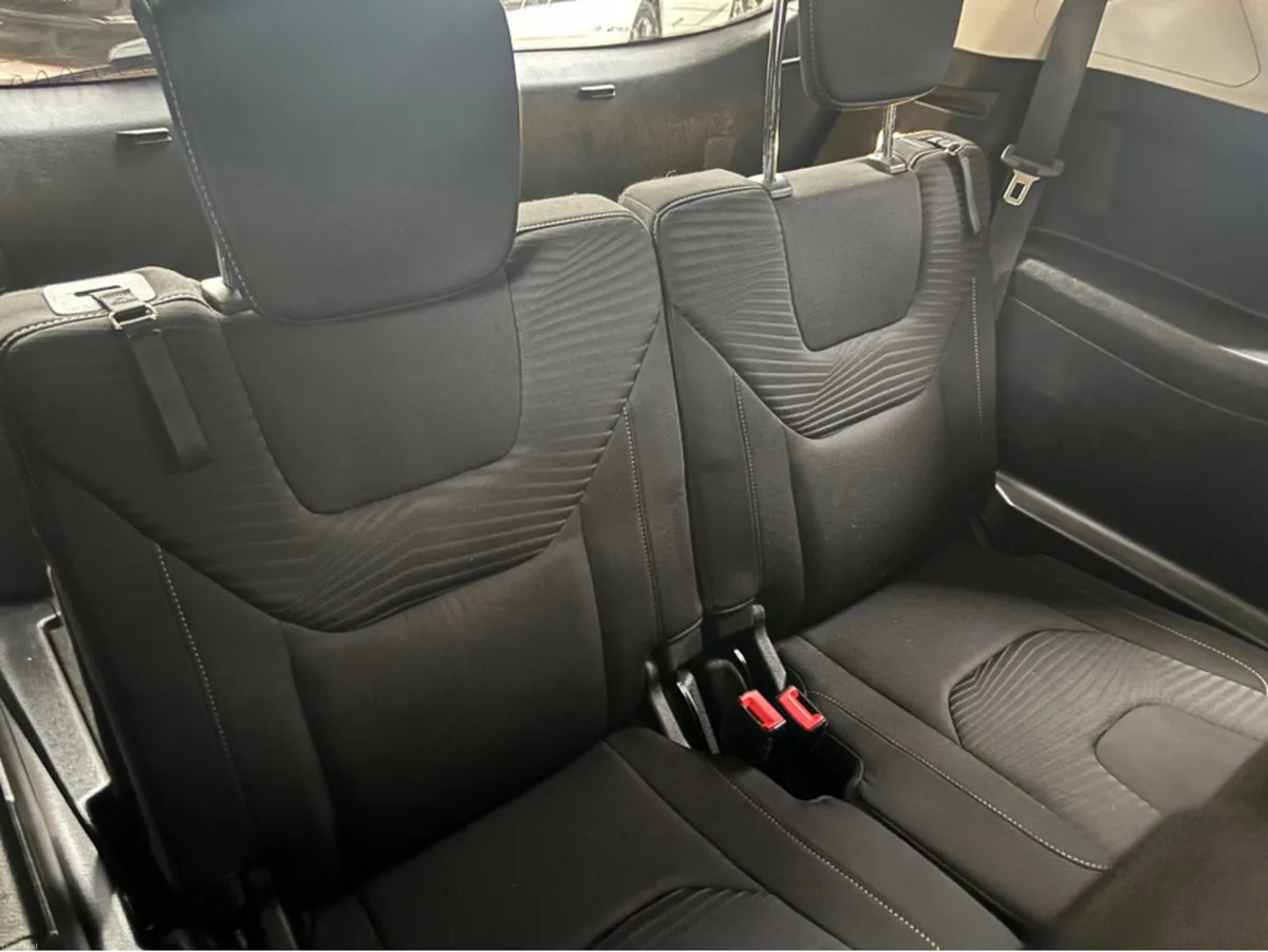 Ford S-Max 2.0 TDCI ZETEC 120PS 5DR 7 Seater - Image 3