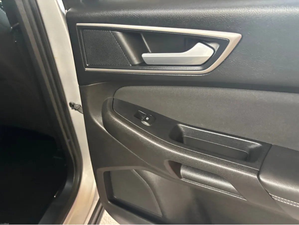 Ford S-Max 2.0 TDCI ZETEC 120PS 5DR 7 Seater - Image 4