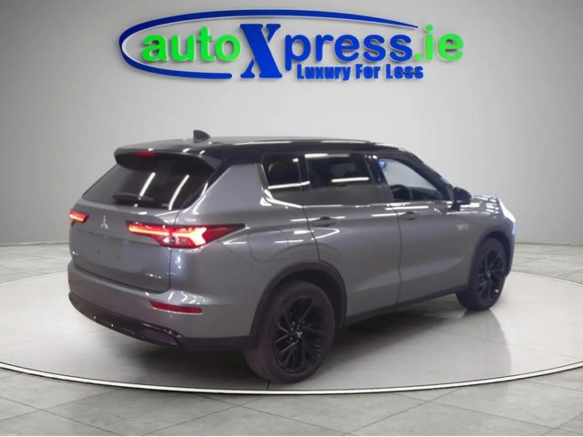 Mitsubishi Outlander PHEV 4WD BLACK EDITION, Low m - Image 3