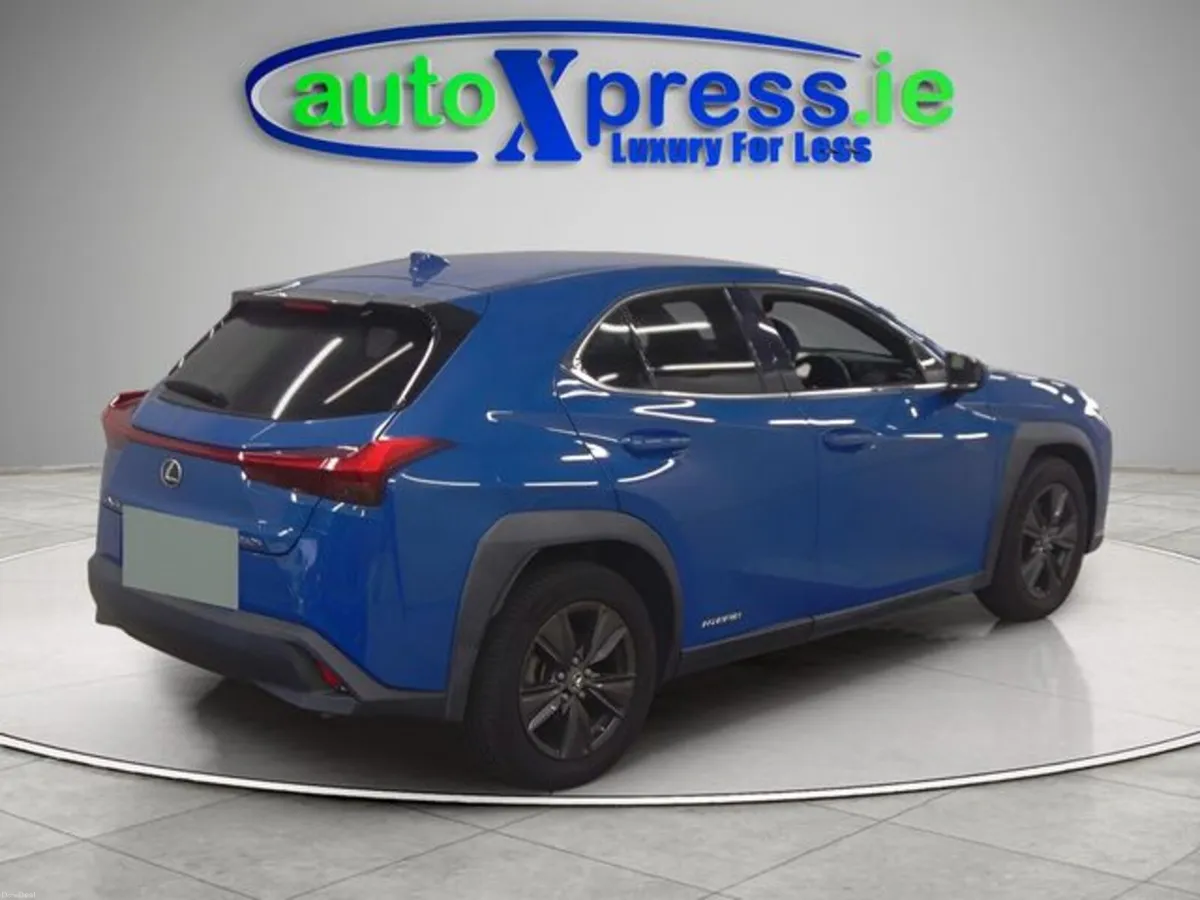 Lexus UX 2.0 Hybrid, Reversing camera - Image 4