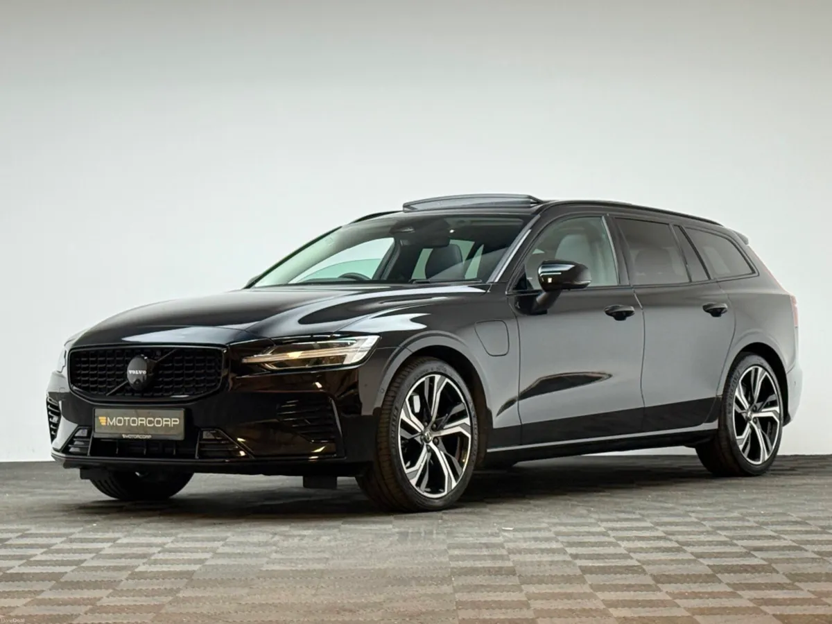 Volvo V60 ULTRA DARK T8 2.0 AWD 455HP *PAN ROOF* - Image 3