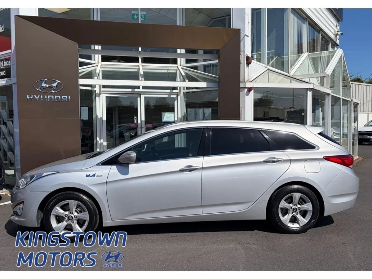 Hyundai i40 1.7 Crdi Style BLU Driv 5DR - Image 3