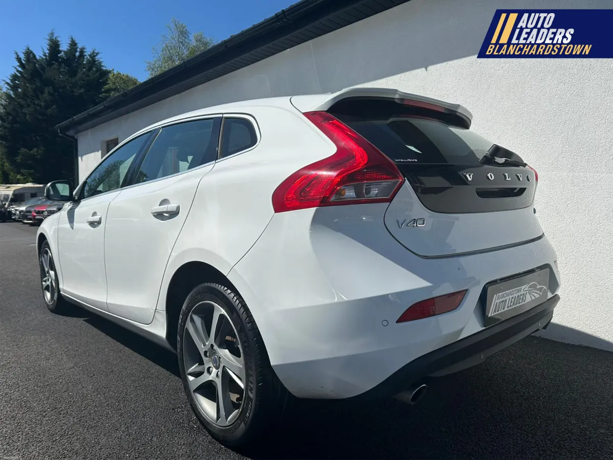 VOLVO V40 2.0 D4 AUTO LOW KM LEATHER - Image 4