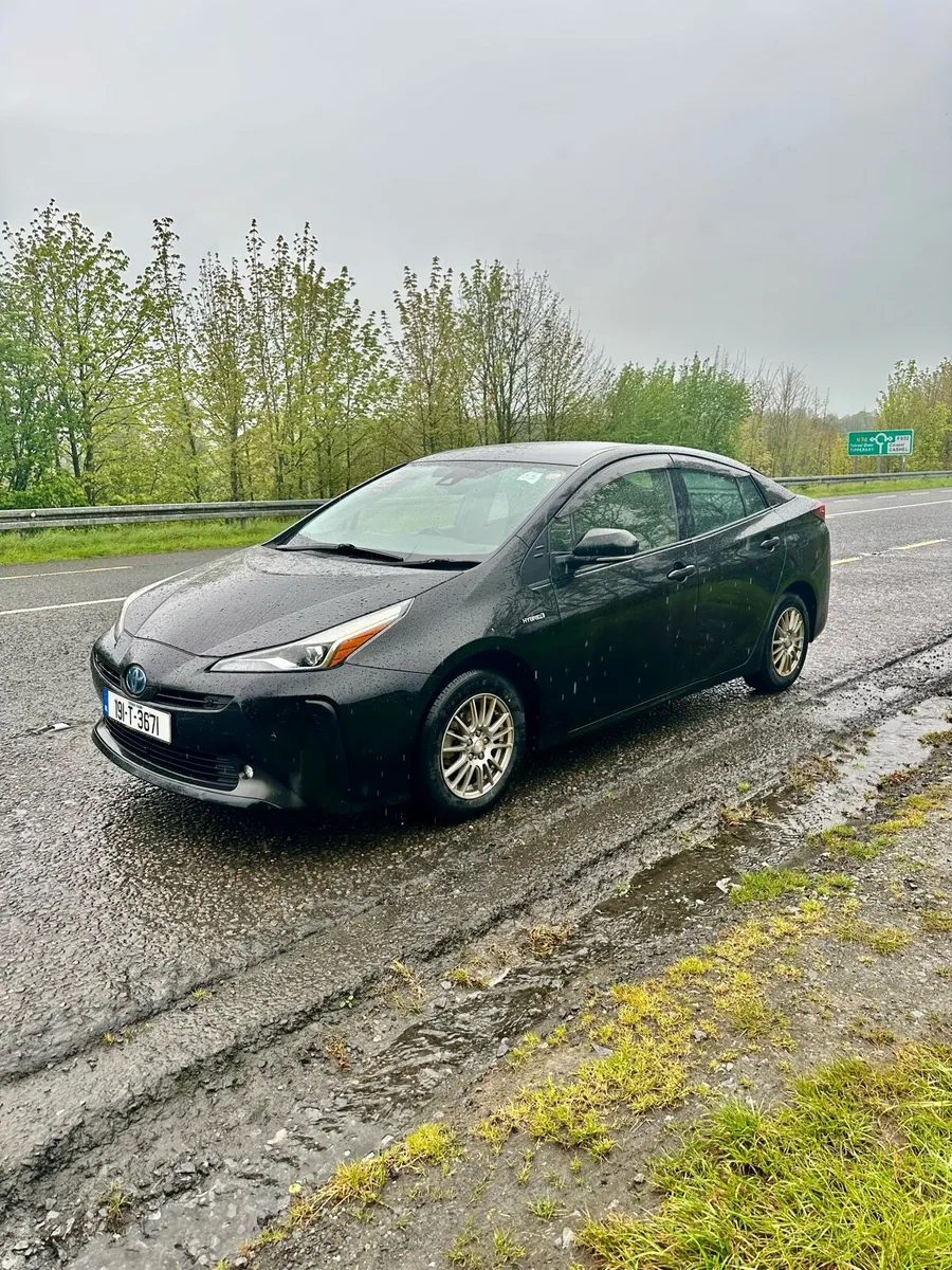 Toyota Prius TOURING S AUTOMATIC - Image 3