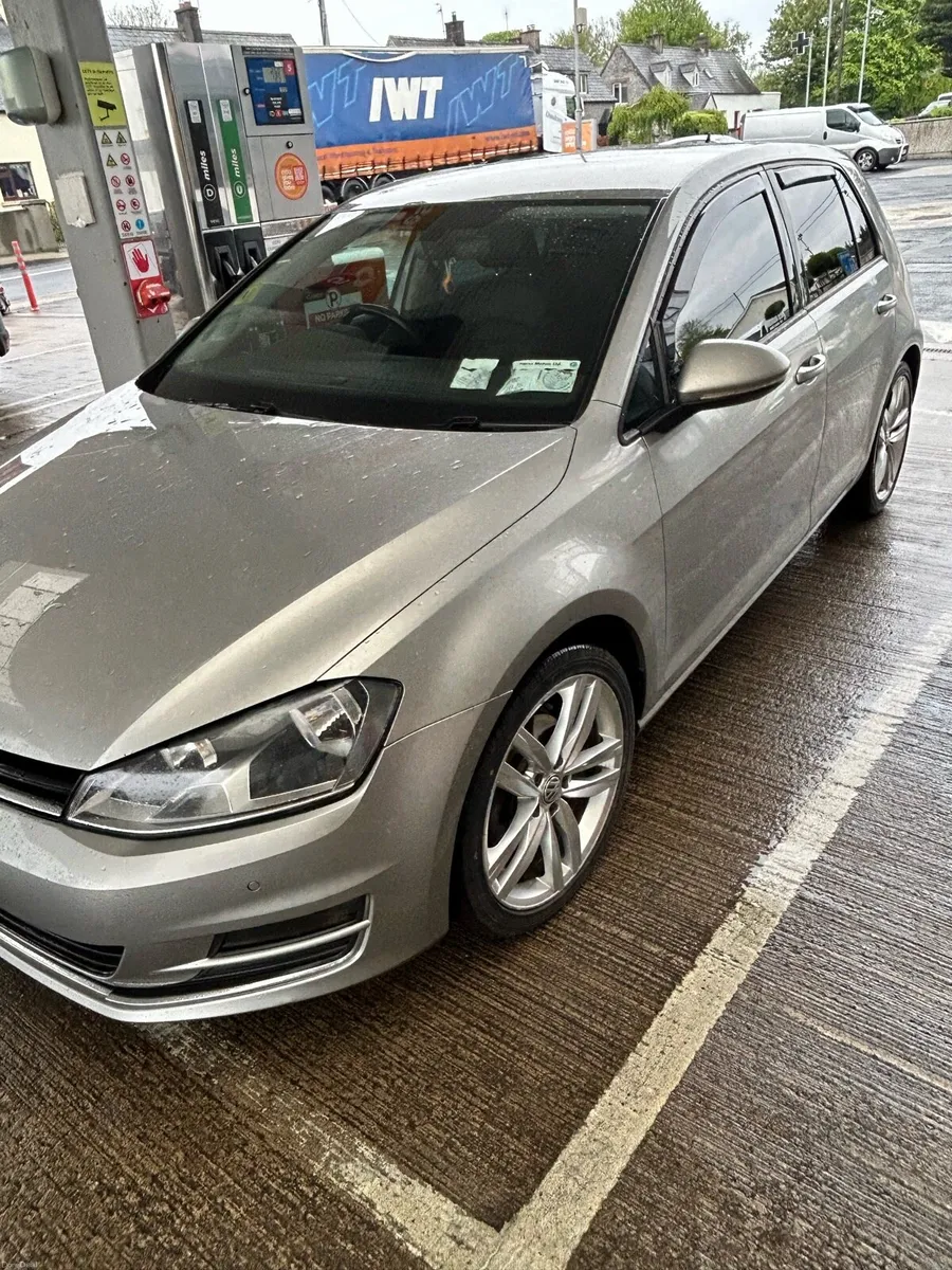 Volkswagen Golf Highline 1.6 tdi premium interior - Image 2