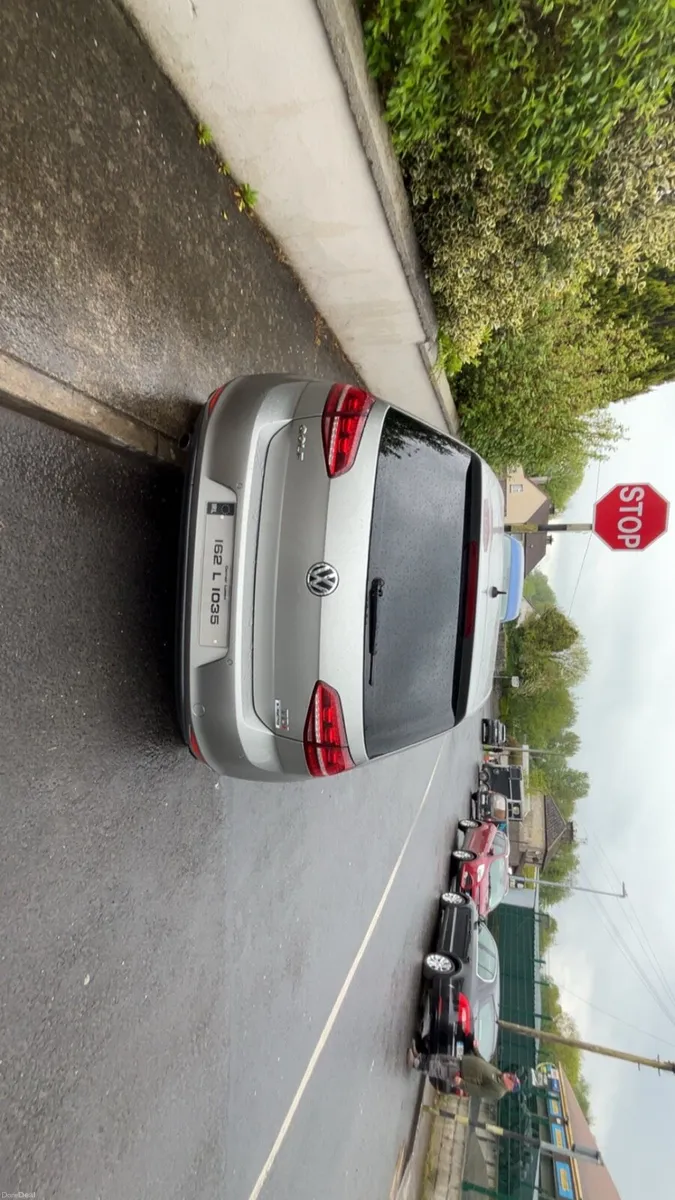 Volkswagen Golf Highline 1.6 tdi premium interior - Image 4
