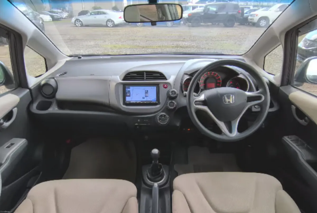 2013 Honda fit, 1.3 Petrol, Manual - Image 2