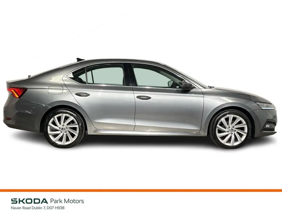 Skoda Octavia Style DSG 2.0TDI 150BHP - Reversing - Image 6