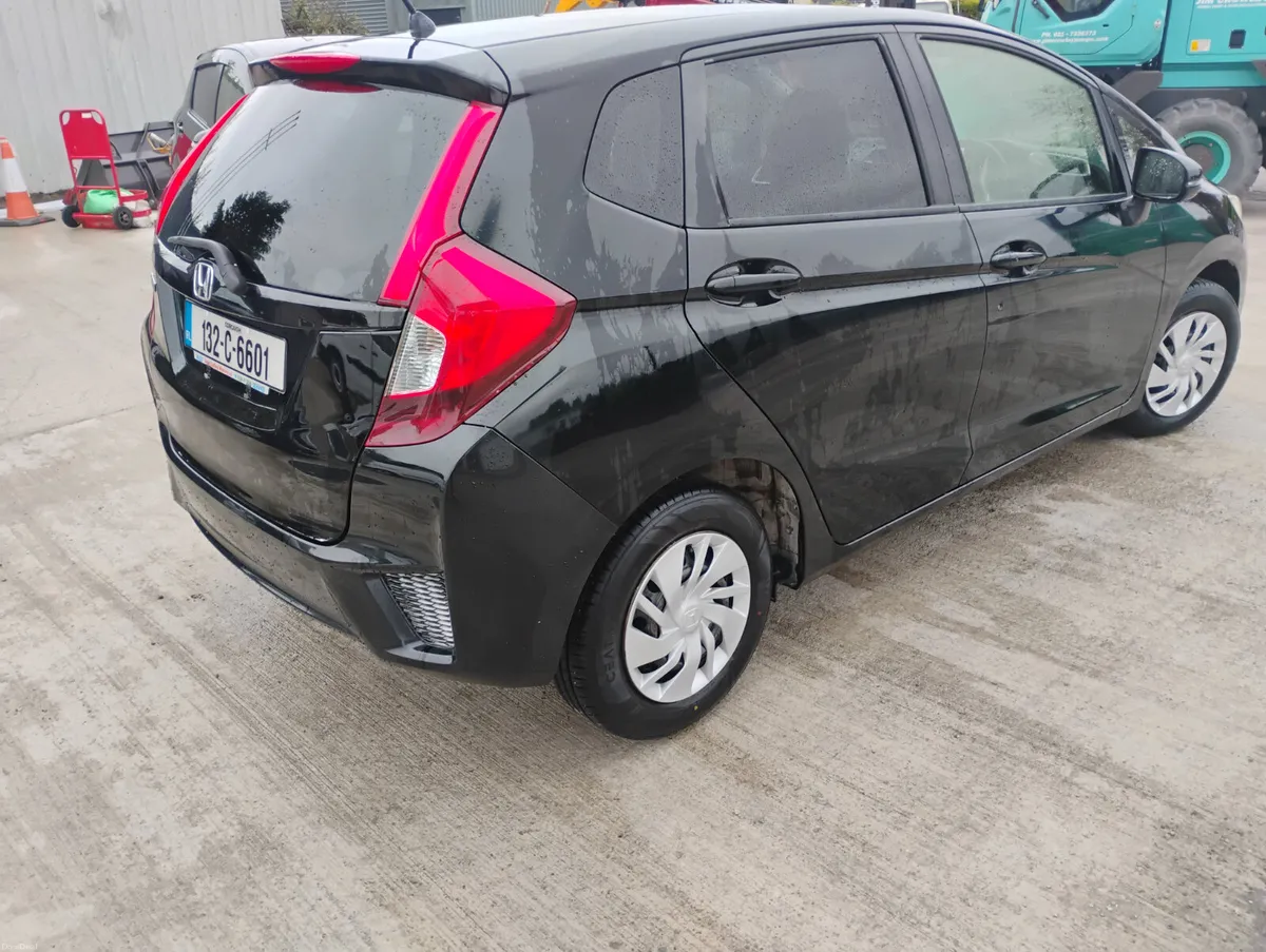 Honda Fit 2013 - Image 2