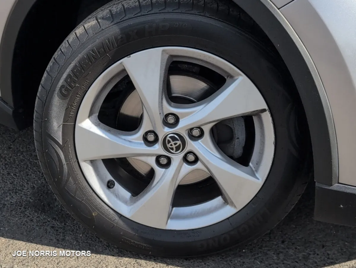 Toyota C-HR 1.2T LUNA PETROL MANUAL - Image 5