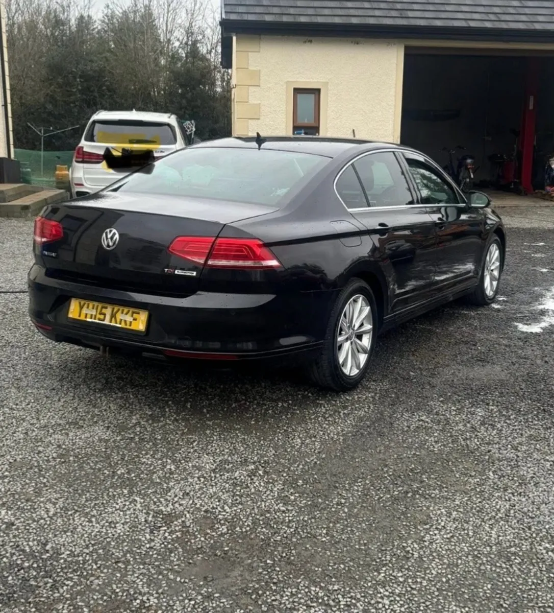 Volkswagen Passat 2015 - Image 2