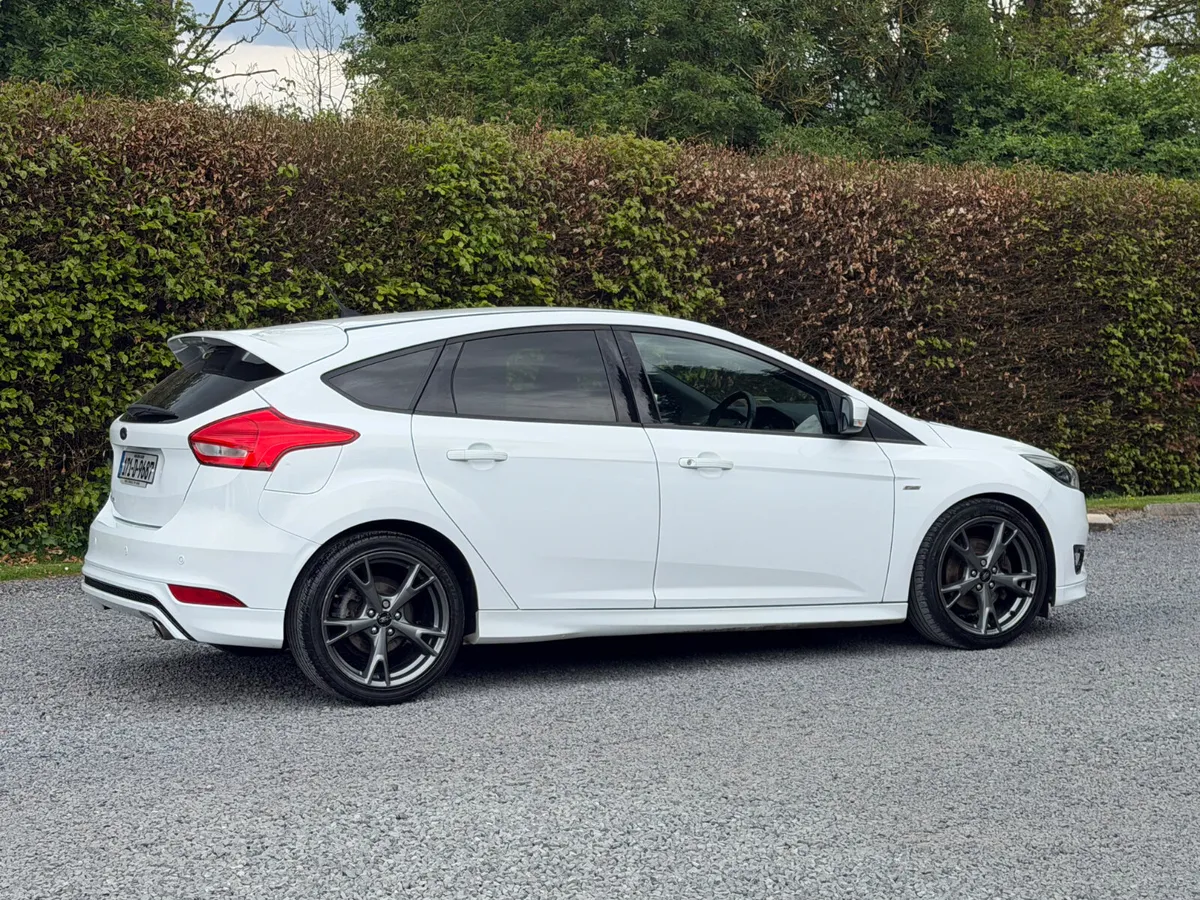 Ford Focus 2017 TDCI 2.0 ST-Line 150 HP - Image 4