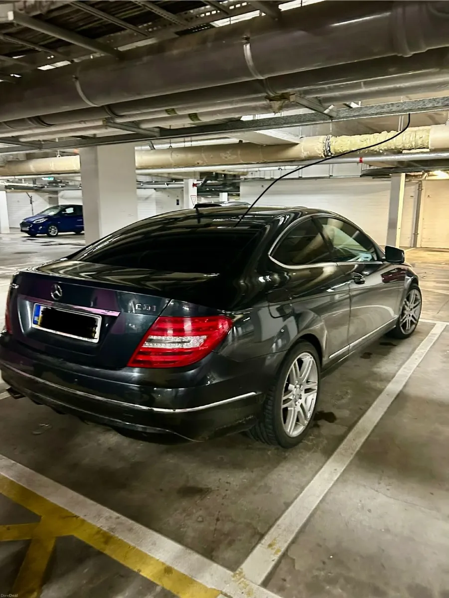 Mercedes-Benz C-Class 2011 - Image 4