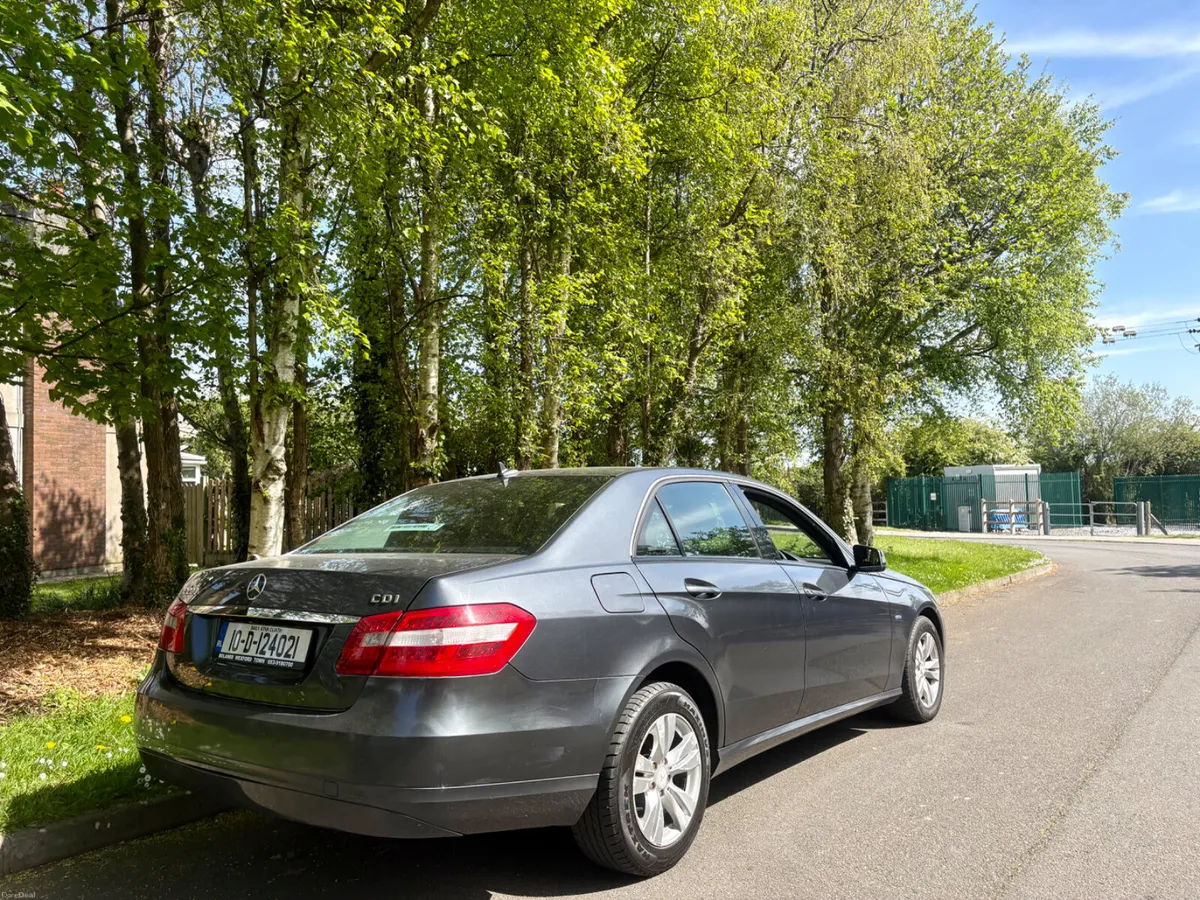 2010 Mercedes-Benz E-Class low kms automatic - Image 3