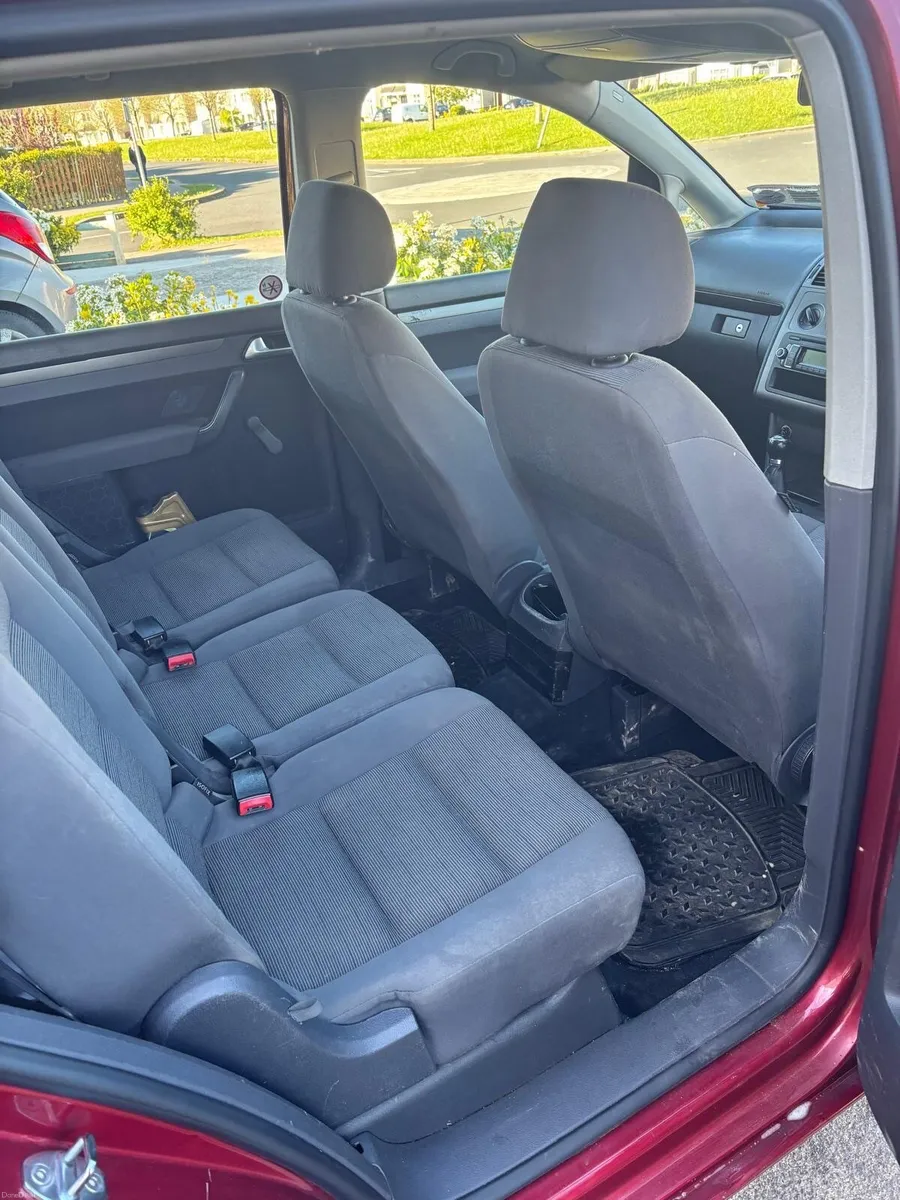 Volkswagen Touran 2009 - Image 2