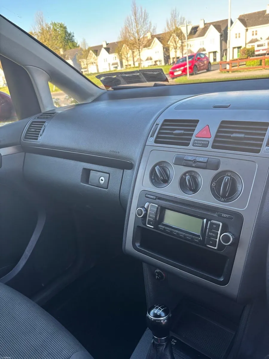 Volkswagen Touran 2009 - Image 4